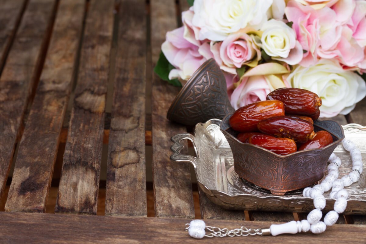 Iftar hostess gift presentation during Ramadan in Dubai