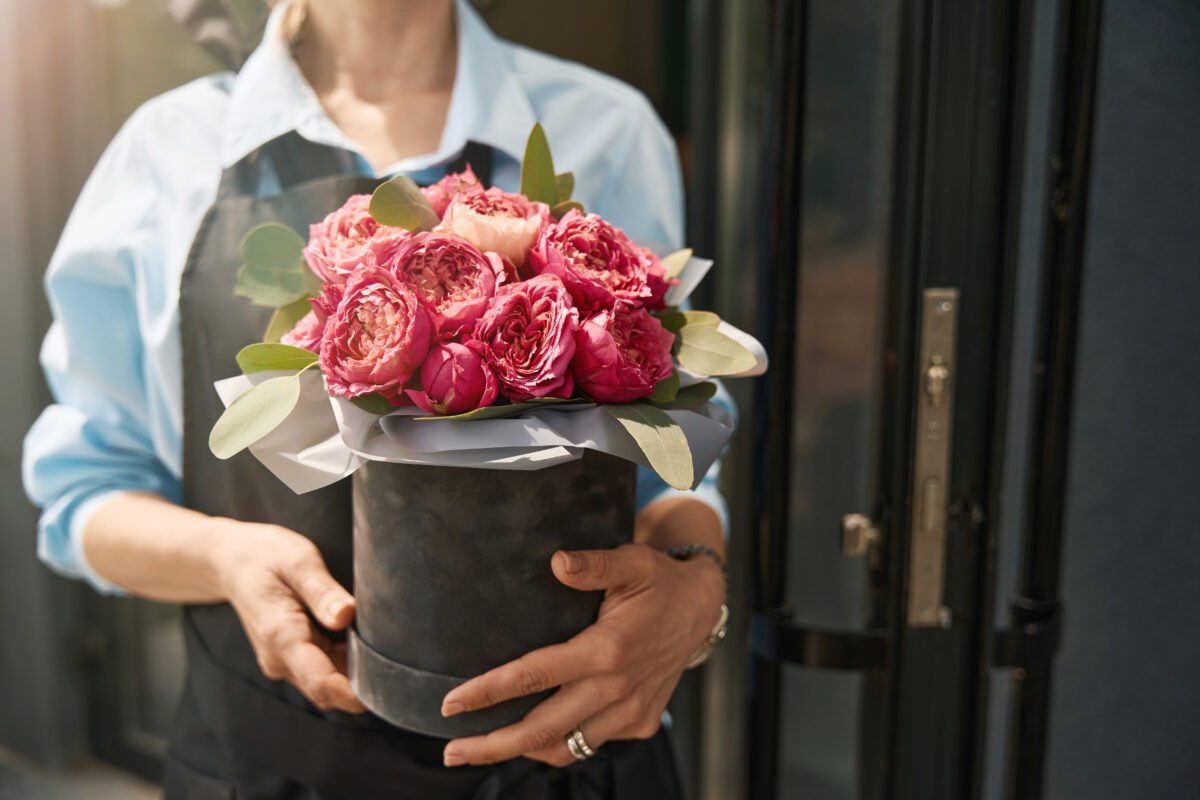 Same day Ramadan flower delivery in Dubai luxury gift box