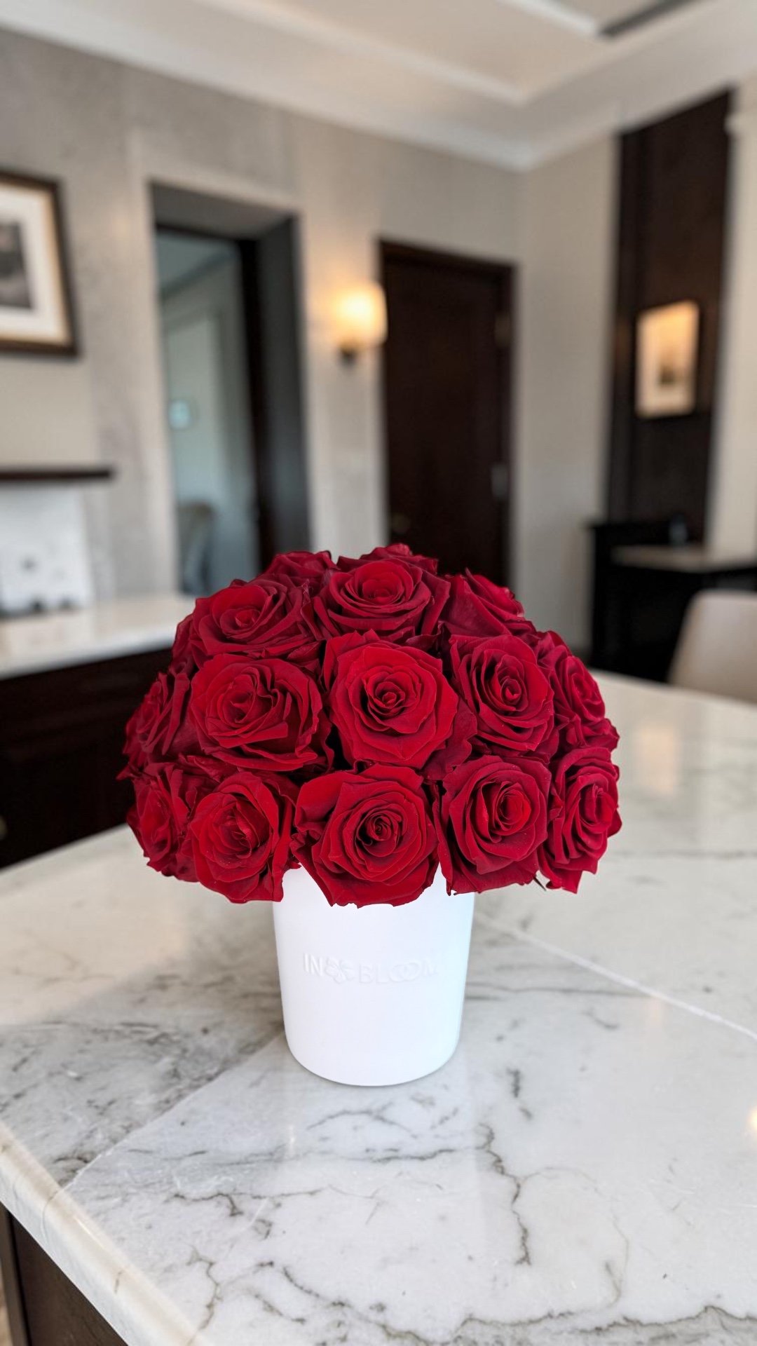 Luna - Red roses