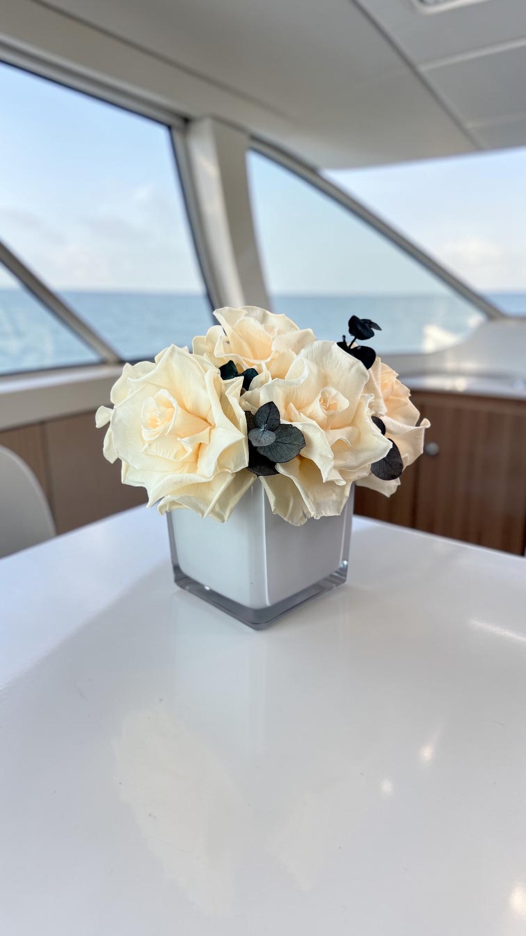 SQUARE WHITE GLASS VASE M