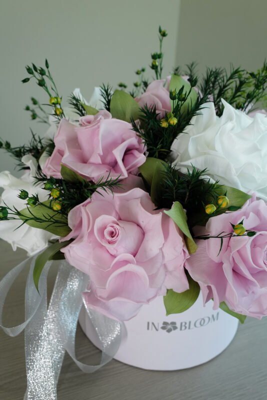 Olivia - Tender Love preserved flowers gift box detail view in Dubai
