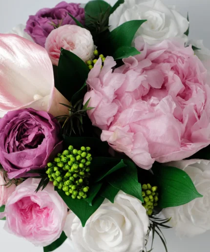 Loulou (M) mix Rose, Peonie and Calla preserved flower arrangement detail view in Dubai