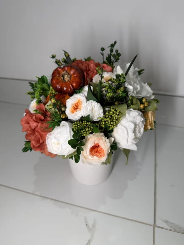 Luna Terracota preserved flower arrangement detail view in Dubai