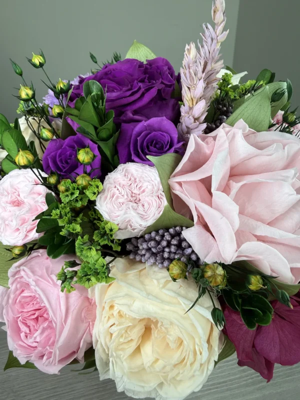 Luna Happy preserved flower arrangement detail view in Dubai