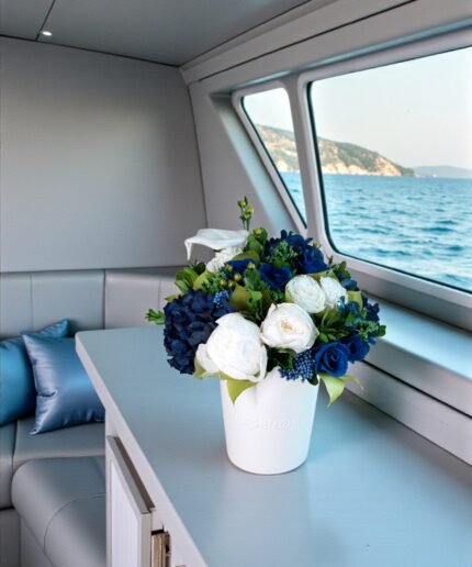 Preserved flowers with rich tones and soft, lifelike petals