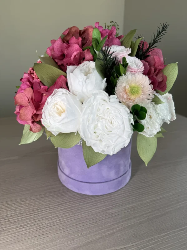 Elis - Magic preserved flowers gift box detail view in Dubai