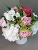 Luna Daydream preserved flower arrangement detail view in Dubai