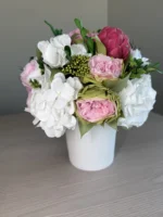 Luna Daydream preserved flower arrangement detail view in Dubai