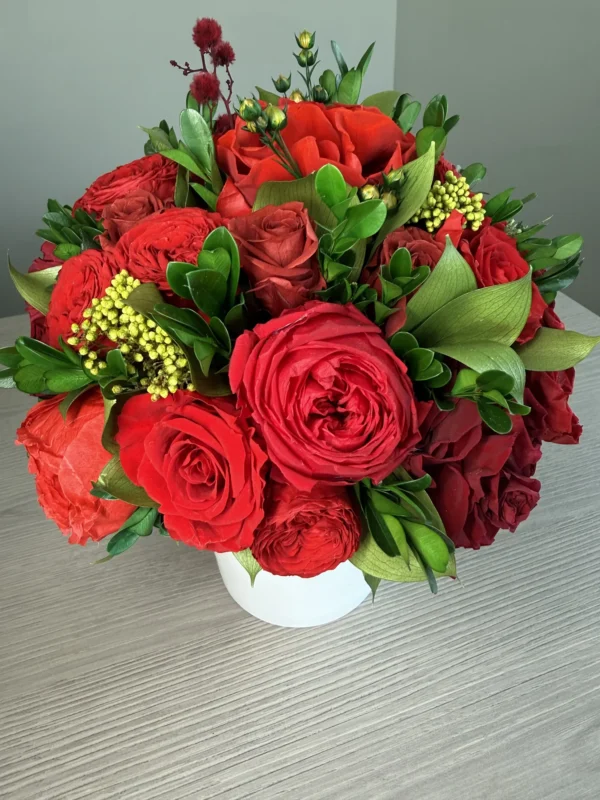 Luna Heartfire preserved flower arrangement detail view in Dubai