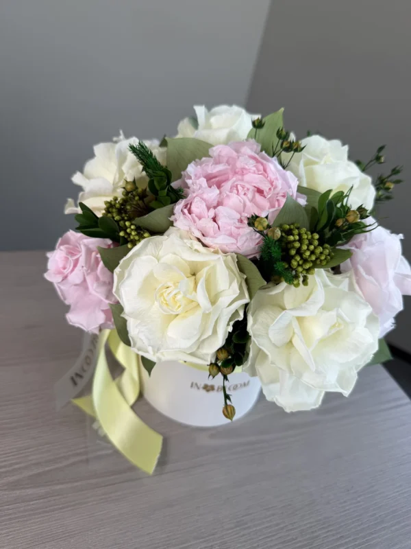 Elis - Spring Breath preserved flowers gift box detail view in Dubai
