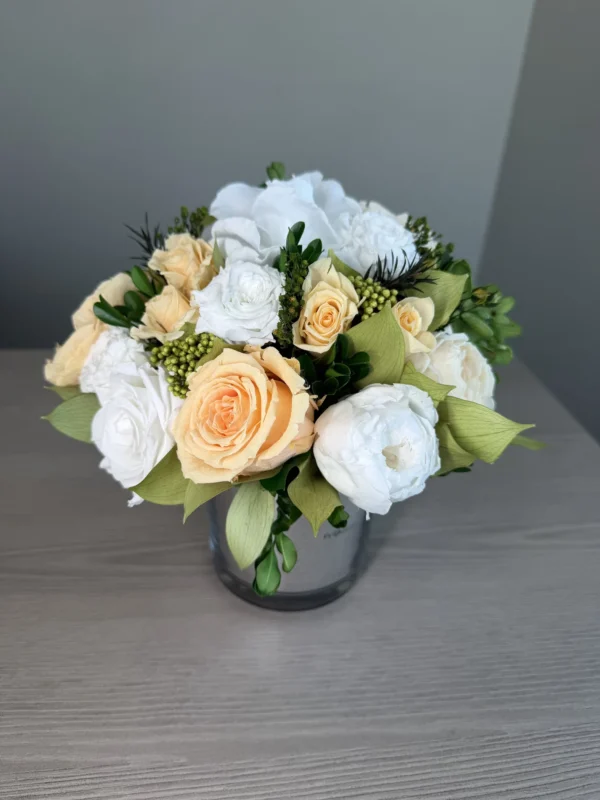 Juliette - Ambient preserved flower arrangement detail view in Dubai