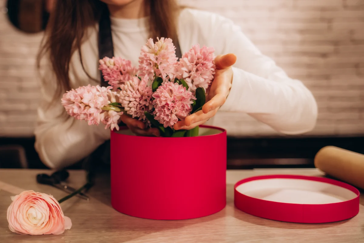 Corporate gifts for women Dubai preserved flowers desk decor