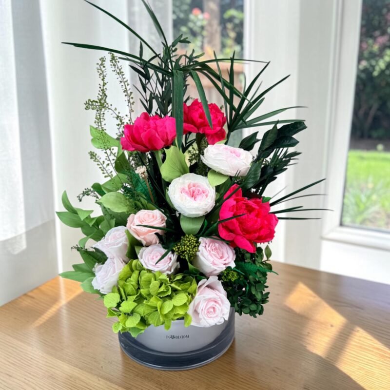 Emerald Blush preserved flower arrangement in Dubai detail