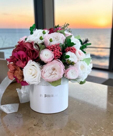 Eli’s - Bicolor pick white preserved flowers gift box detail view in Dubai