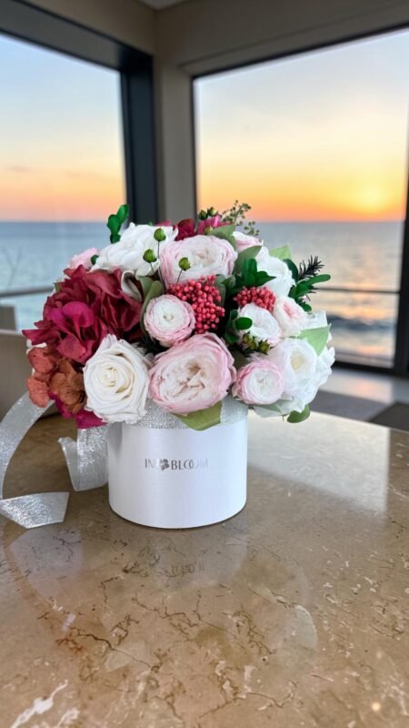 Eli’s - Bicolor pick white preserved flowers gift box detail view in Dubai