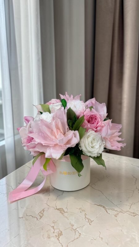 Elis Pink Lily preserved flower box detail view