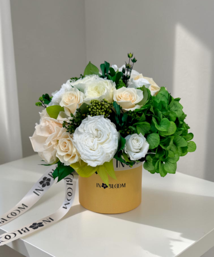 Elis Champagne shower preserved flower box detail view