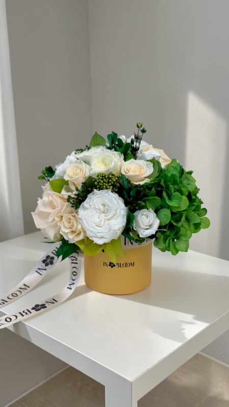 Elis Champagne shower preserved flower box detail view