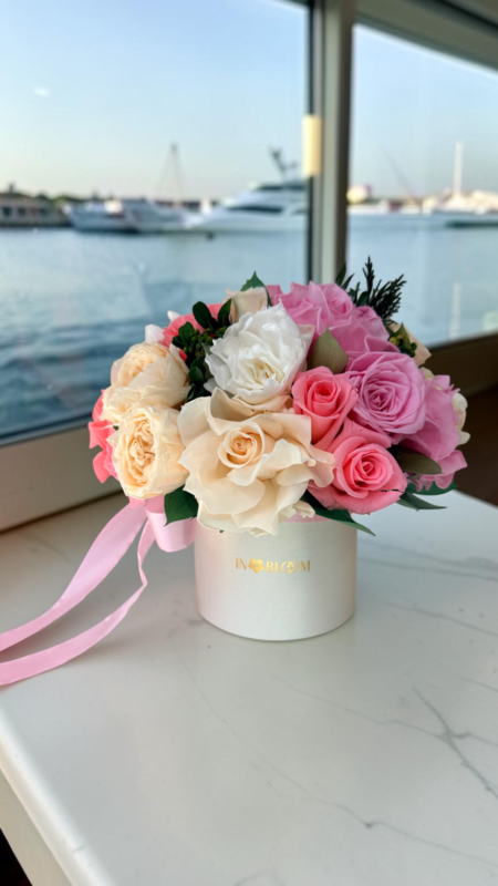 Elis Pink & Pink Champagne preserved flower box detail view
