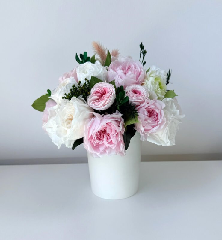 Luna - Light Pink preserved flower arrangement in Dubai detail