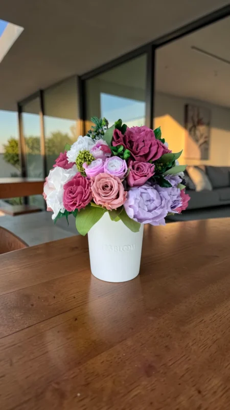Luna - Vintage Rose preserved flower arrangement in Dubai detail