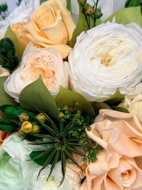 Elis - Sandstorm preserved flower arrangement in Dubai detail