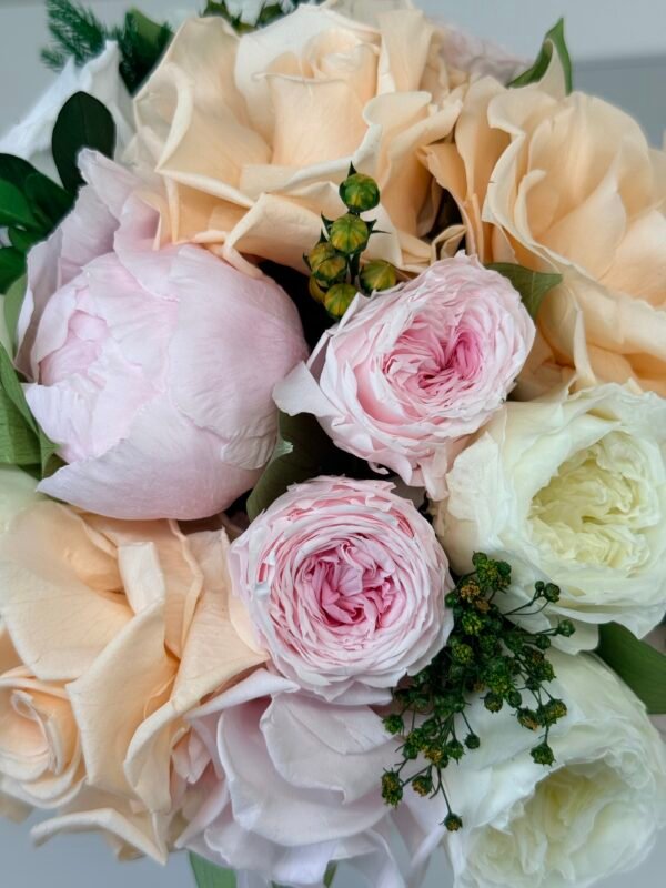 Luna - Peach Meadow preserved flower arrangement in Dubai detail