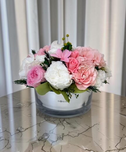 Grace - Romantic preserved flower arrangement in Dubai detail