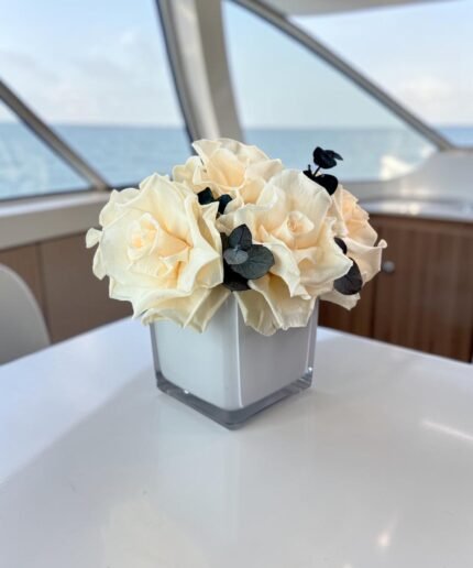 SQUARE WHITE GLASS VASE M preserved flower arrangement in Dubai detail