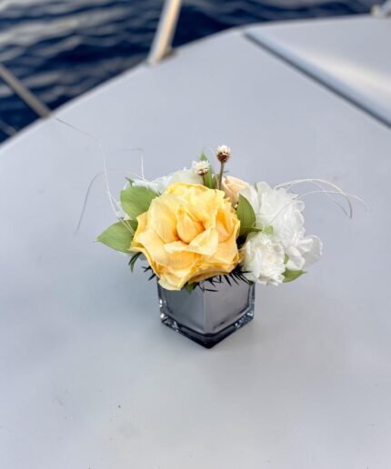 KATIE - Butter cream preserved flower arrangement in Dubai detail