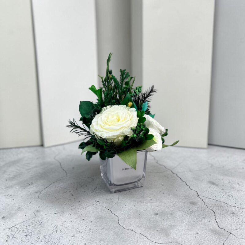 KATIE - Evergreen Grace preserved flower arrangement in Dubai detail
