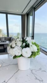 Luna - blanc 8 preserved flower arrangement detail view in Dubai