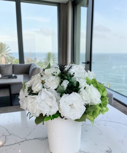 Luna - blanc 8 preserved flower arrangement detail view in Dubai