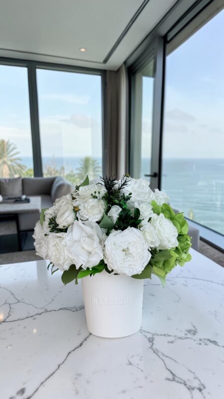 Luna - blanc 8 preserved flower arrangement detail view in Dubai