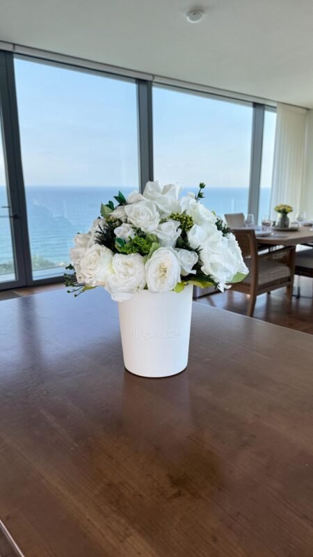 Luna - blanc 6 preserved flower arrangement detail view in Dubai