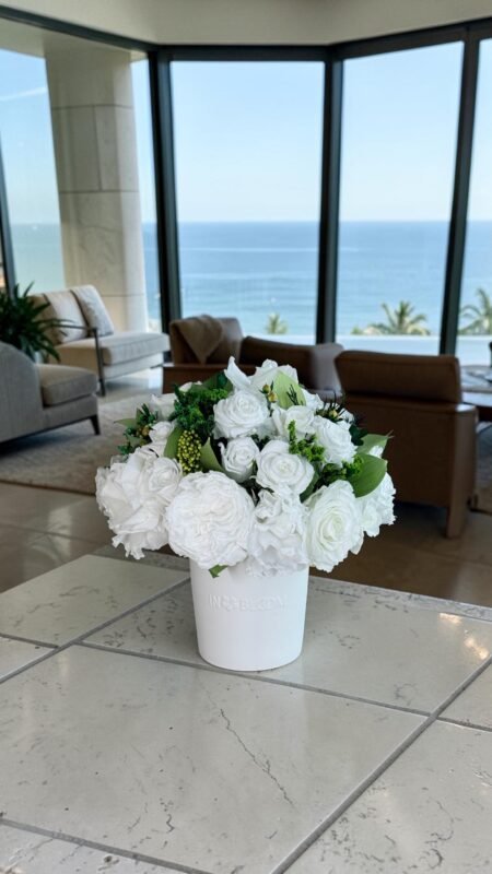 Luna - blanc 7 preserved flower arrangement detail view in Dubai