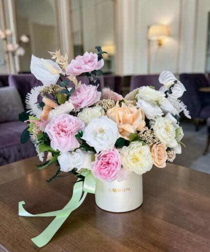 Elis - Dreamy preserved flower arrangement in Dubai detail